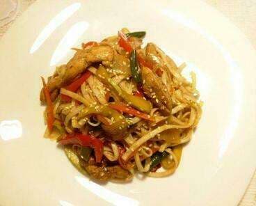 WOK Удон с курицей и овощами